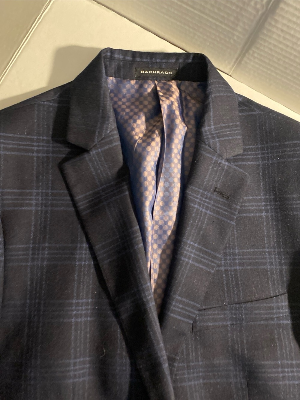BACHRACH Man Navy Blue 2 Button Blazer size 40 Beauitful Pattern Unisex